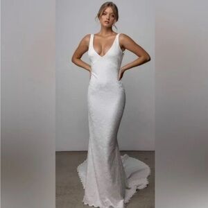 Grace Loves Lace- River
Size XS to SMALL 
Ivory color